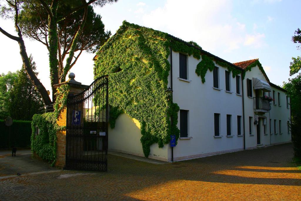 Park Hotel Villa Giustinian — Hotel building in Mirano, Veneto