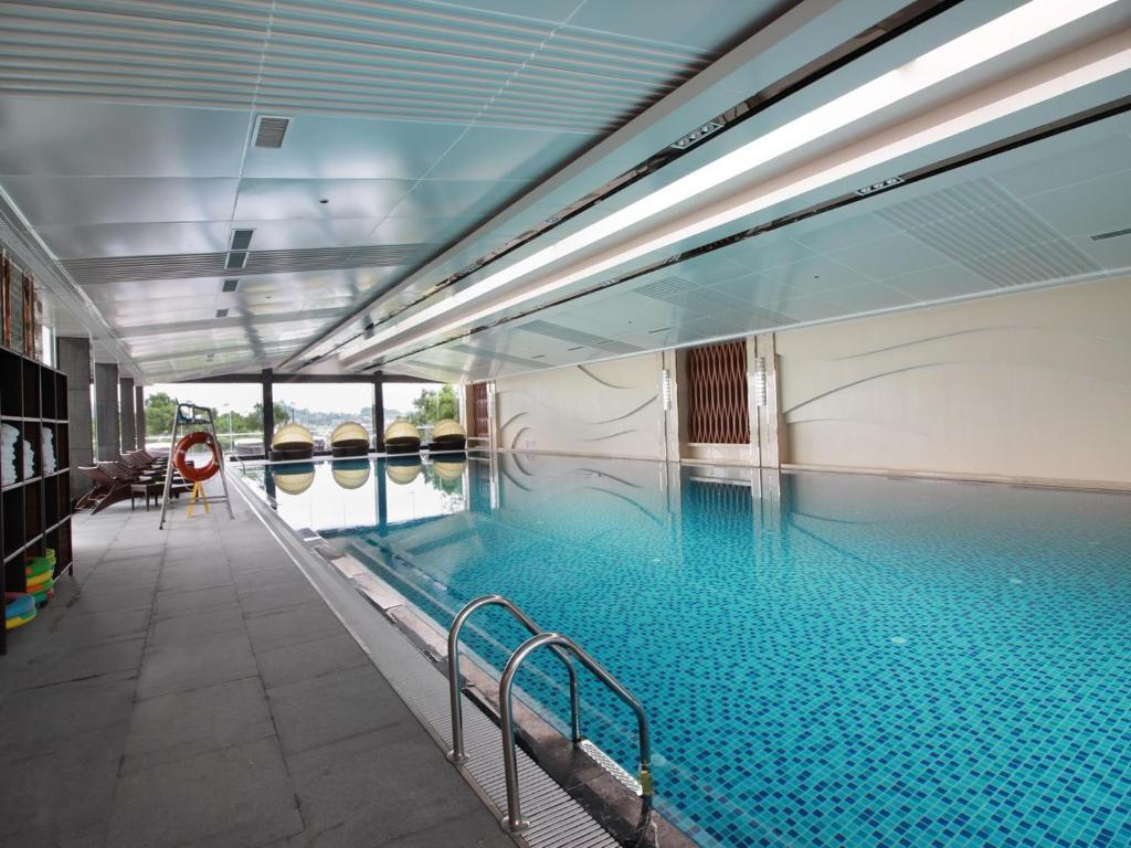 スイミングプール