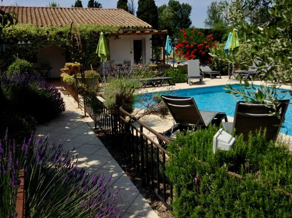 Logis Hotel Restaurant Hostellerie de la Tour, hotel in Fontvieille