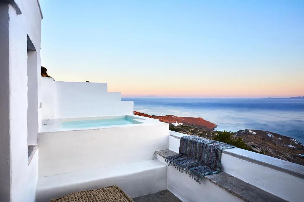 Living Theros Luxury Suites, hotel v destinaci Kardhianí