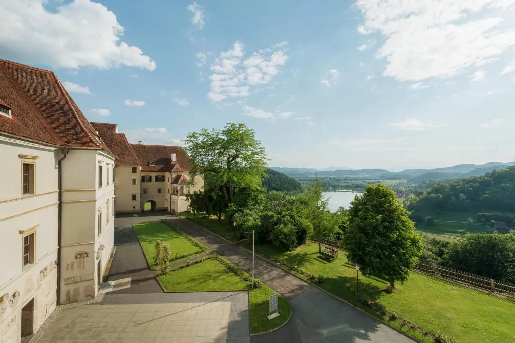 Schloss Seggau, hotel in Leibnitz