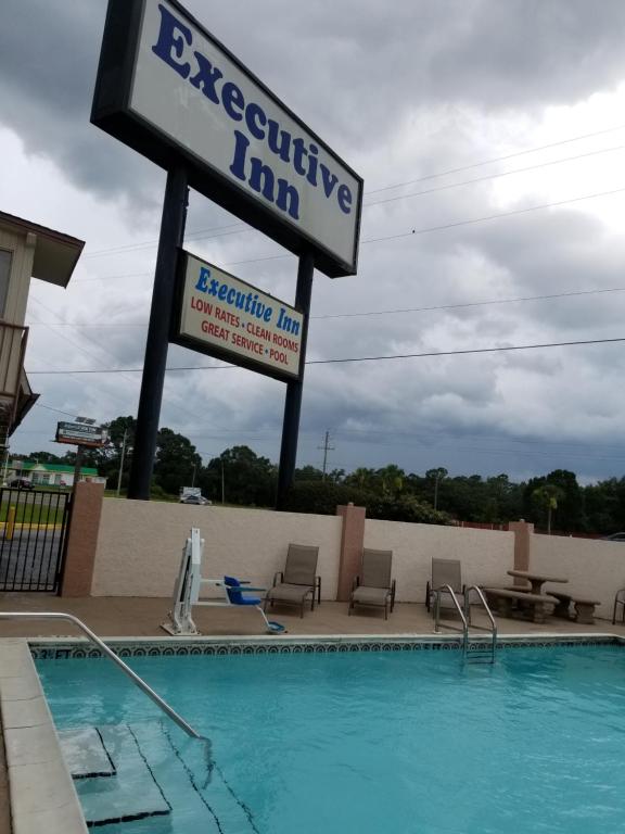 Executive Inn photo