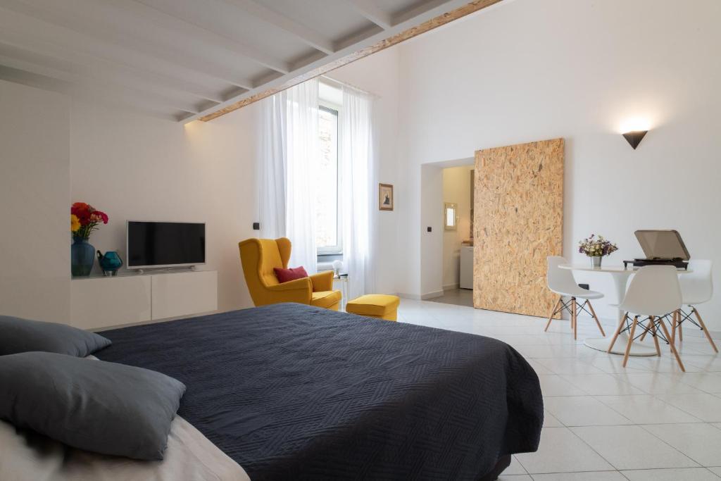 Deluxe Triple Room, Ecce Homo 28 in Naples