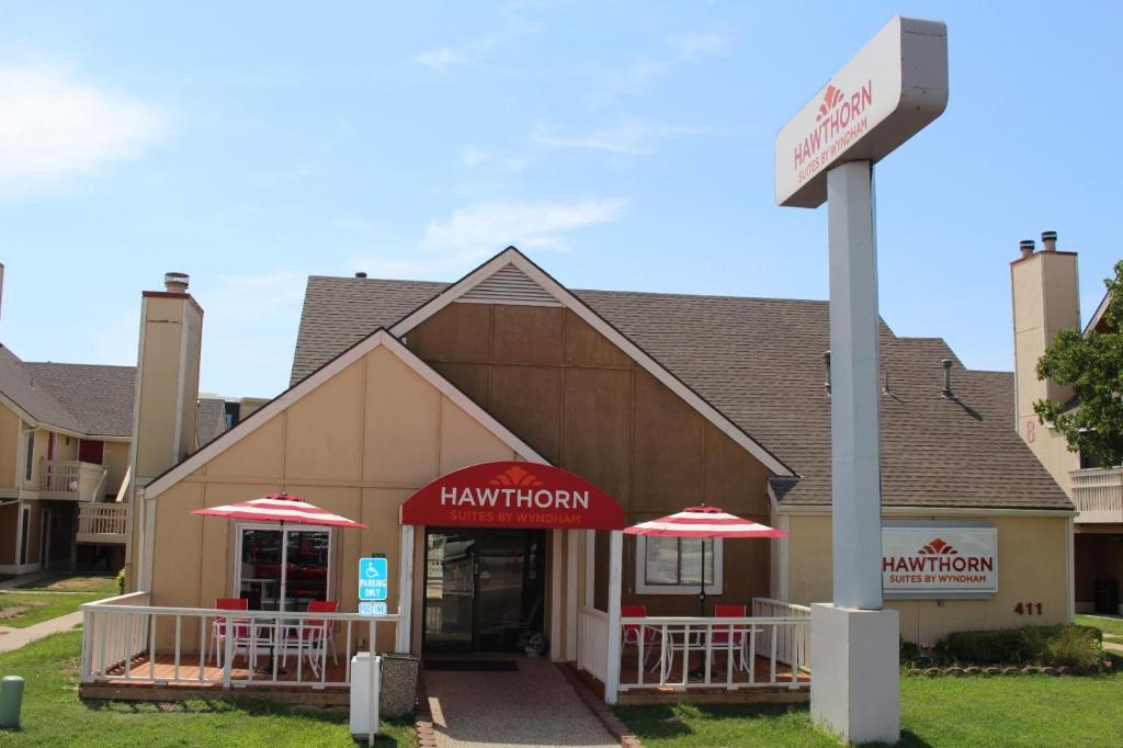Hawthorn Suites by Wyndham Wichita East photo