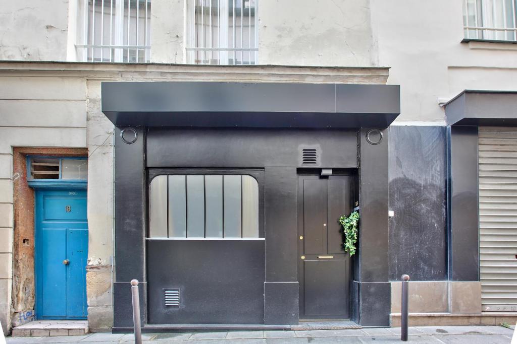Facilities, 32 Atelier Paris Fashion in Paris