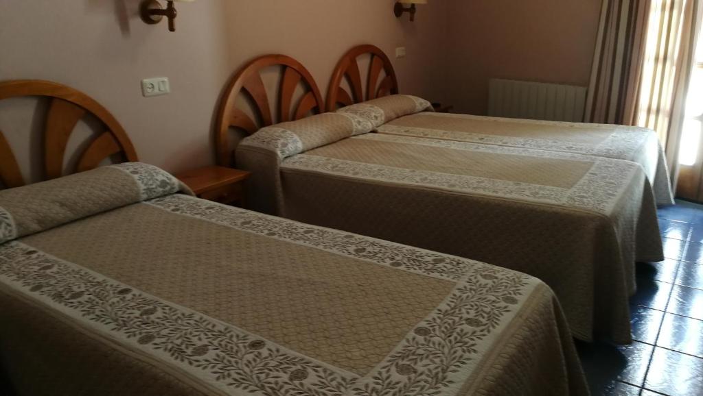 Hostal Casa Lacreu - 3