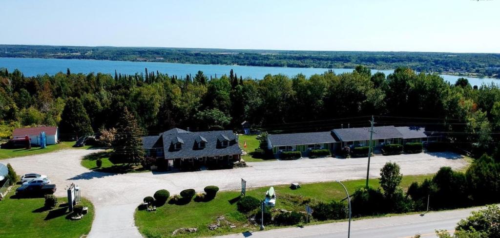 The Spirit Rock Outpost & Lodge photo