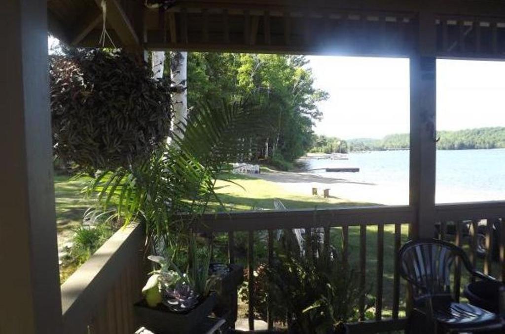 Cloverleaf Cottages, Oxtongue Lake