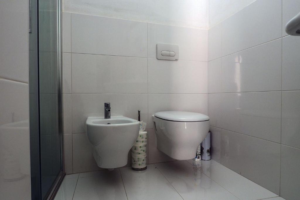 Bathroom, Marina Apartments in Colico