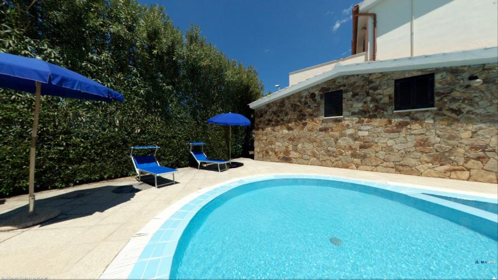 Residenza Gli Ontani — Swimming pool in Orosei, Sardinia