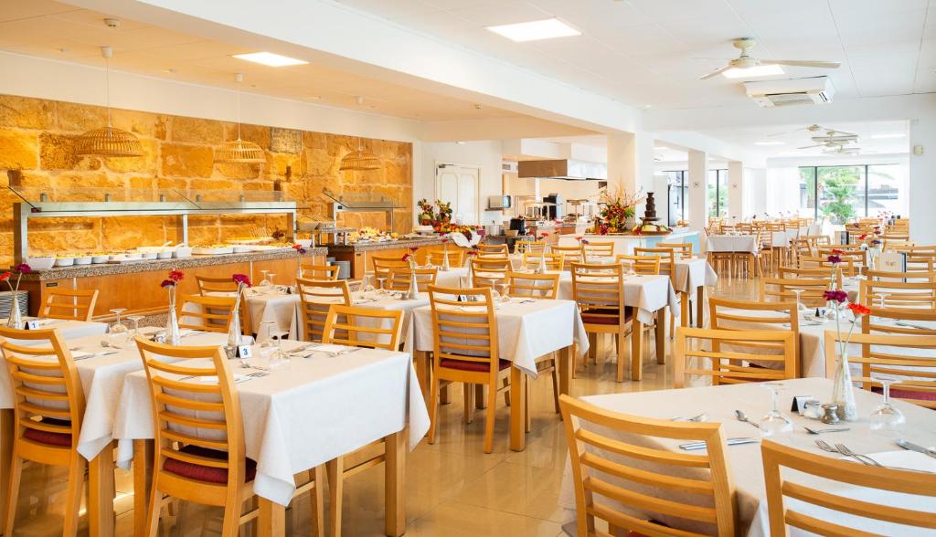 Hotel Casablanca — Restaurant & bars in Santa Ponca, Balearic Islands