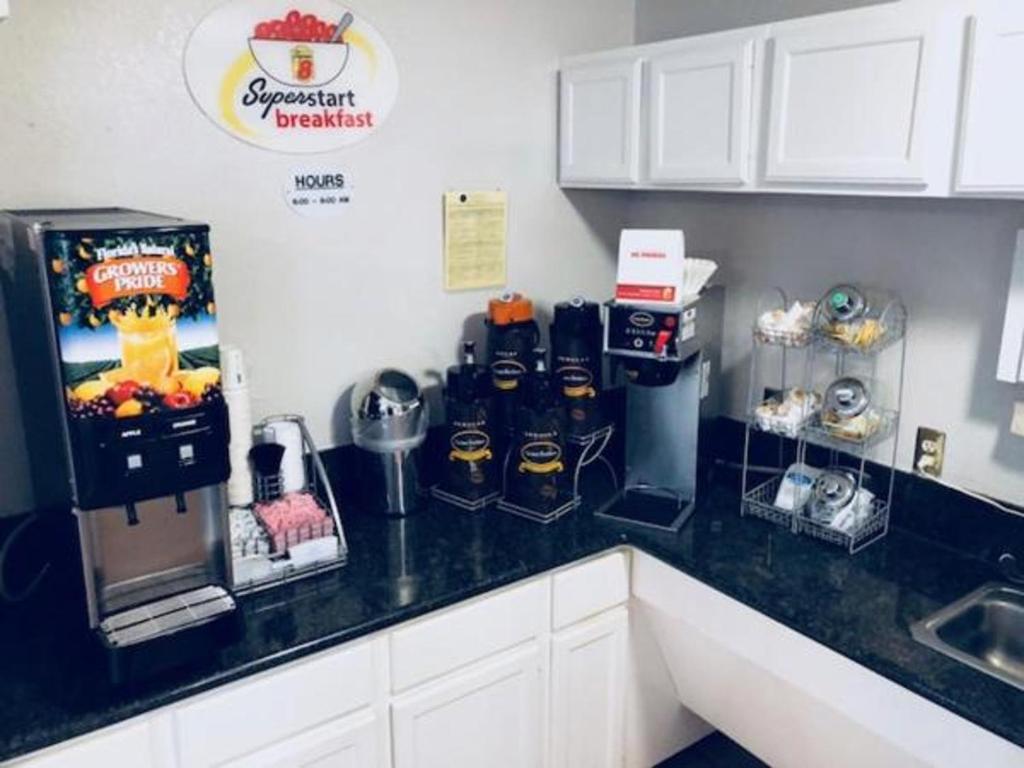 Super 8 By Wyndham College Station Photo 32