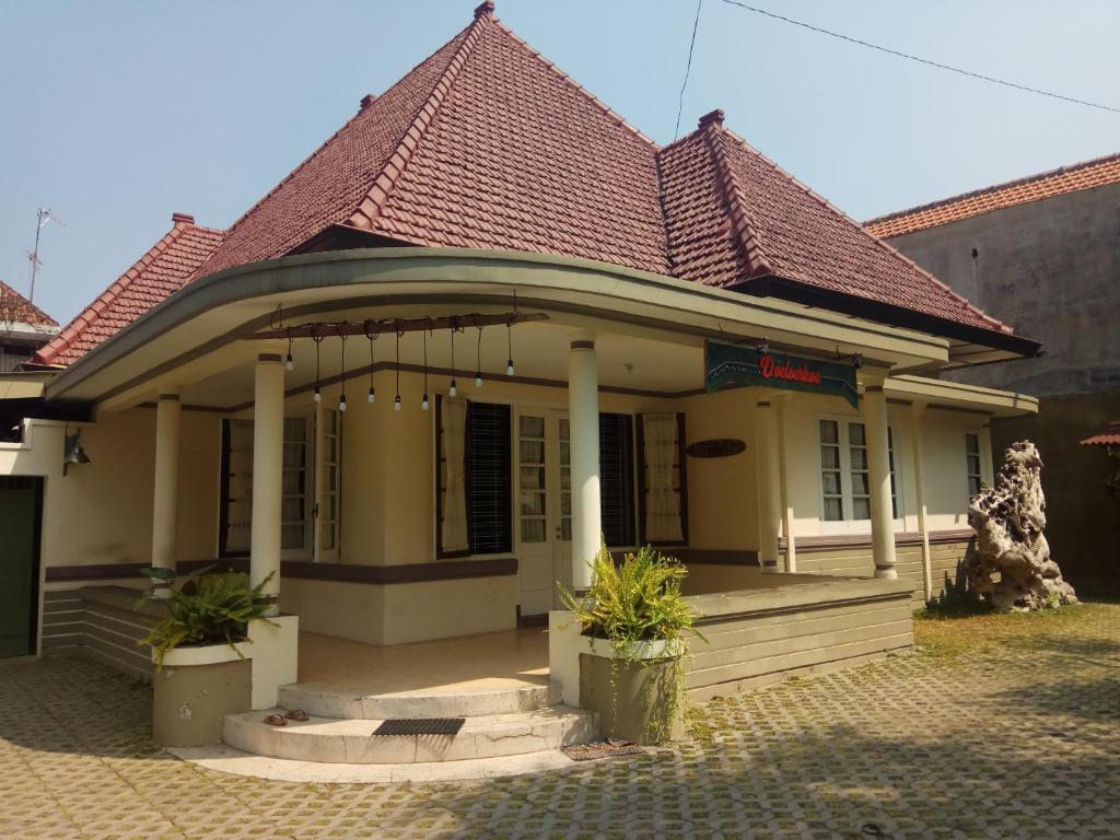 Doeloerkoe Homestay — Hotel in Surakarta