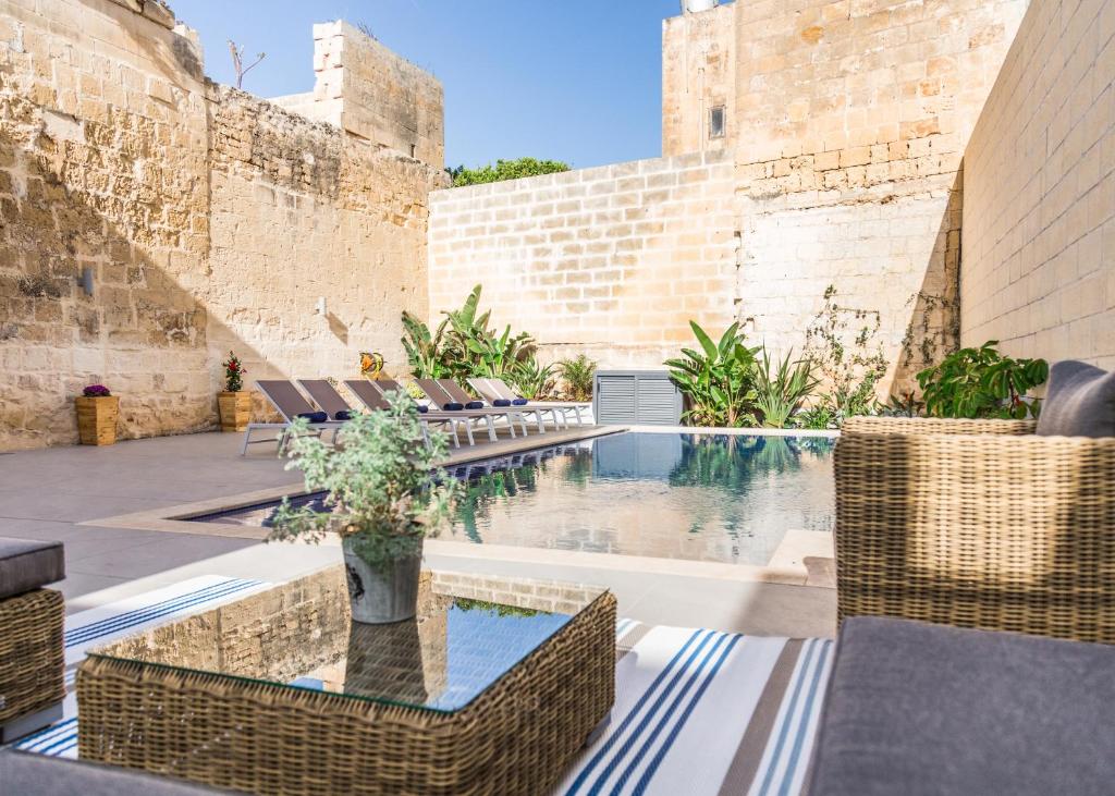 スイミングプール