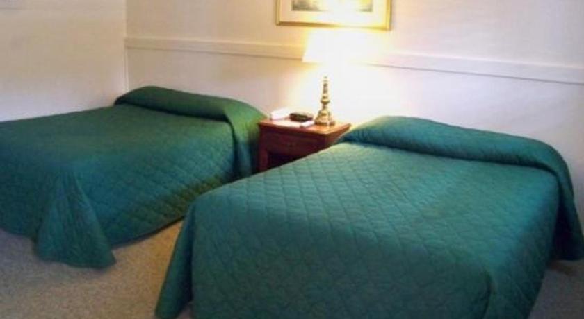 Mount Whittier Motel photo