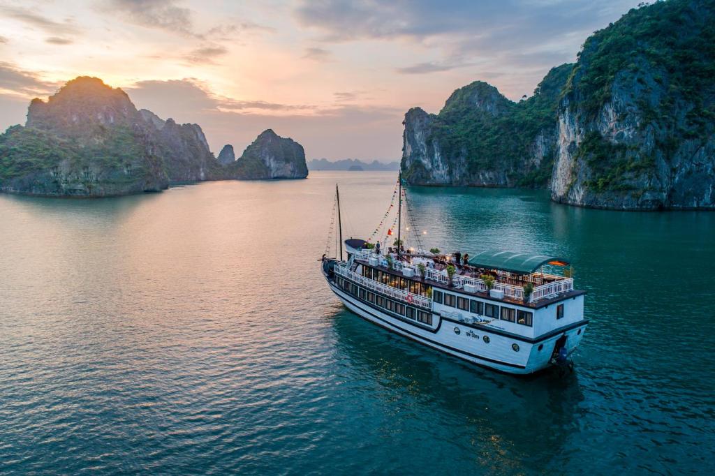 Swan Boutique Cruises photo