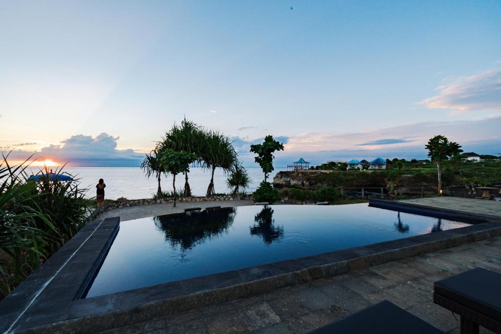Dodol Lembongan Cliff Sunset photo