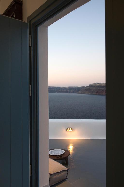 Akrotiri Cove photo