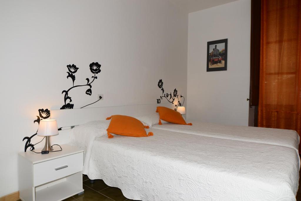 Pension Borras — Hotel in Girona