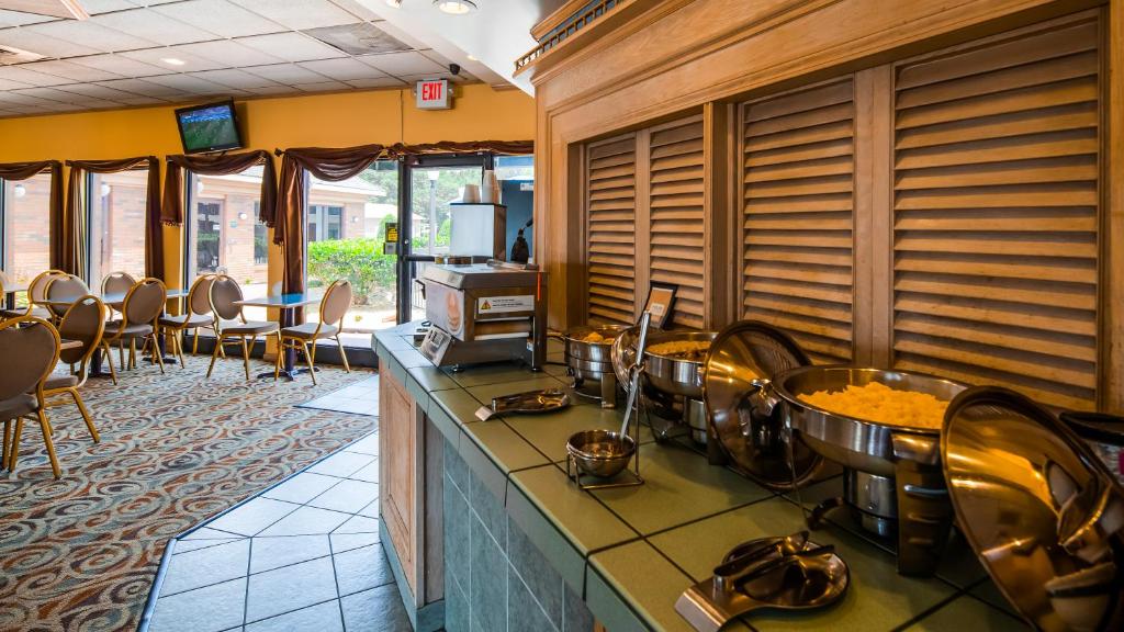 Surestay Plus Hotel By Best Western Fayetteville Photo 11