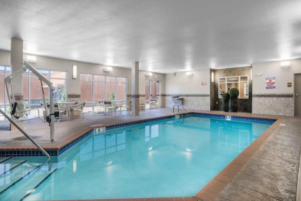 AmericInn by Wyndham Windom photo