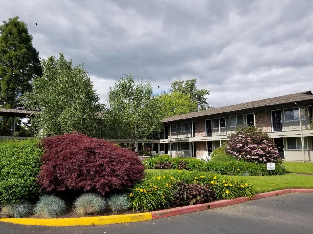 Village Inn — Hotel in Springfield (OR)