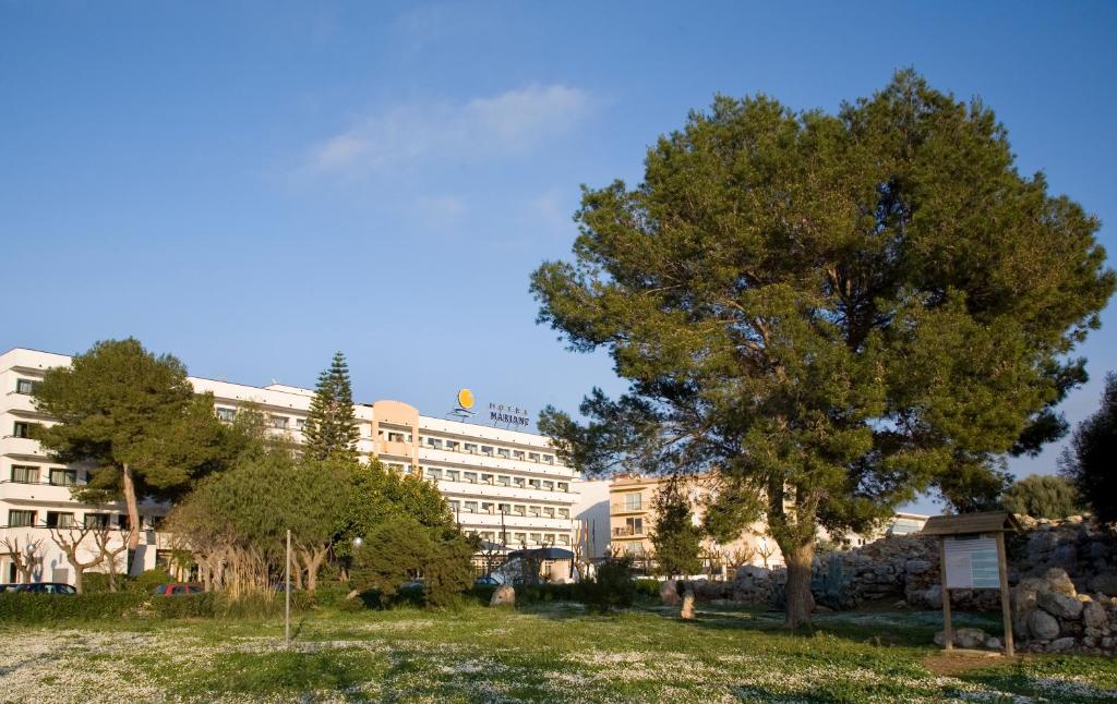 Hotel Mariant — Hotel building in S'Illot, Balearic Islands