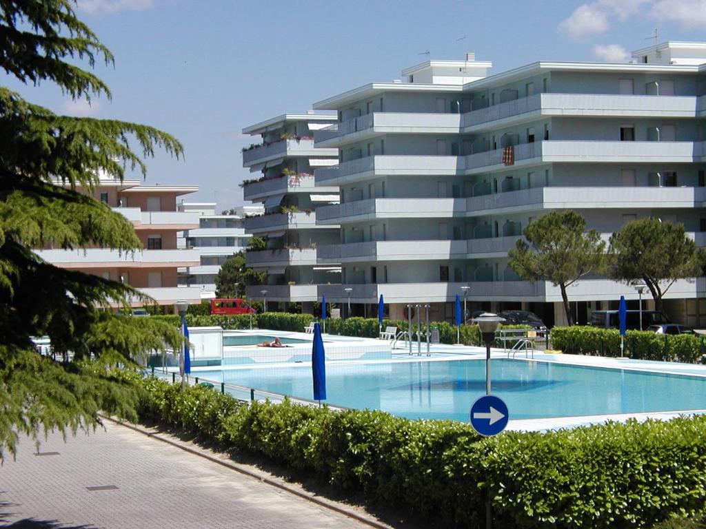 Appartamenti Valbella con piscina — Hotel in Bibione
