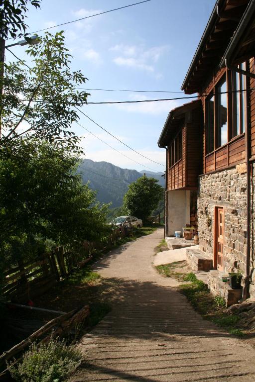 Albergue Les Xendes. Parque de Redes photo