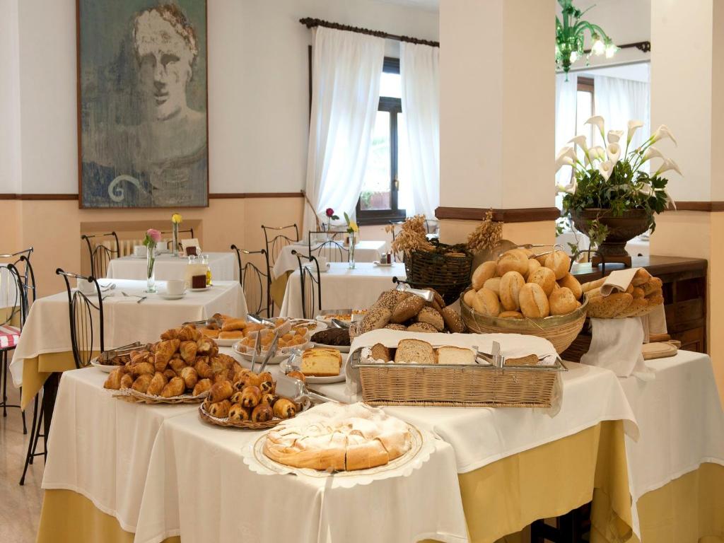 Hotel Bahia — Restaurant & bars in Peguera, Balearic Islands