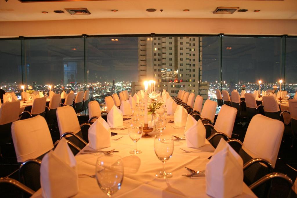 Restaurant, Baiyoke Suite Hotel in Bangkok
