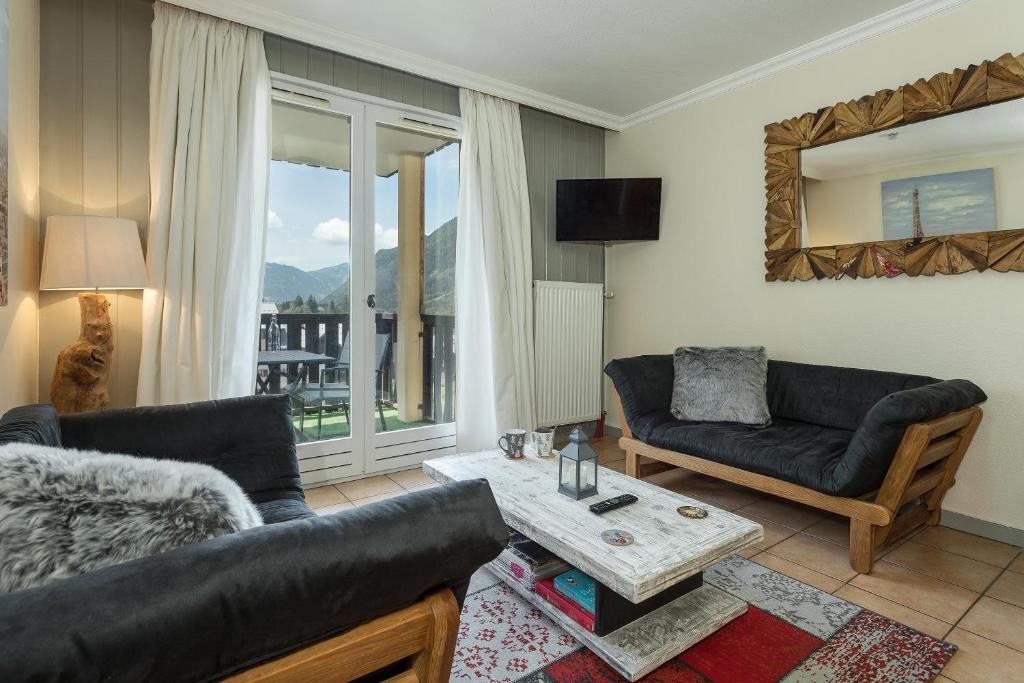 Apartment Aiglons - Central Chamonix Mountain Haven - 3