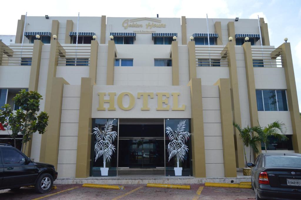 Golden House Hotel &amp; Convention Center — Hotel in Santo Domingo