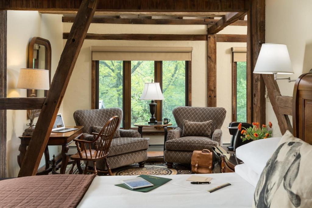 GLASBERN INN Fogelsville PA 2141 Packhouse Rd. 18051