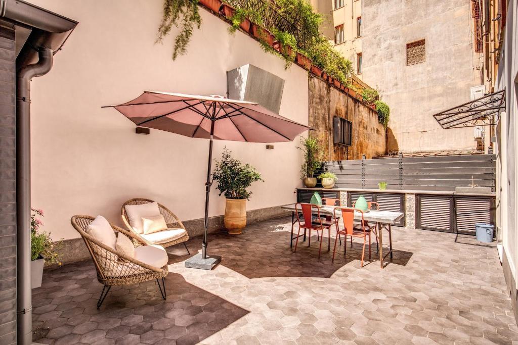 DeCharme apartment with terrace in Monti photo