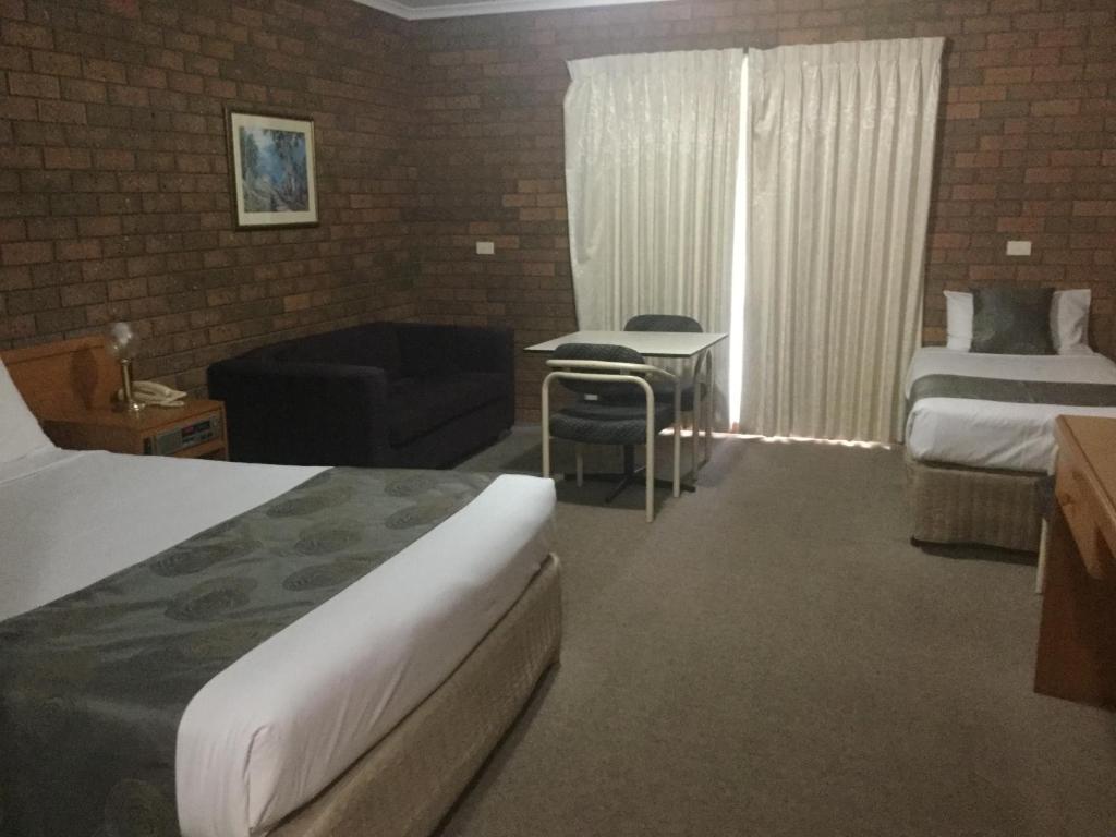 Sportslander Motor Inn photo