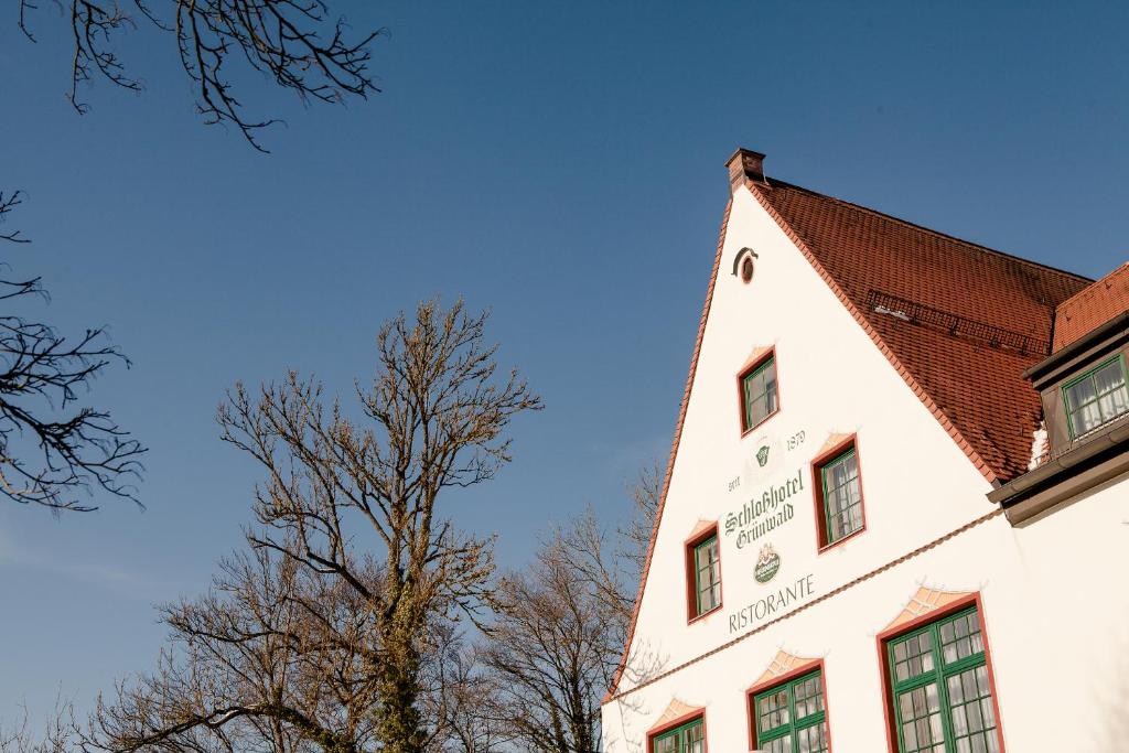 Schlosshotel Grunwald — Hotel in Grunwald