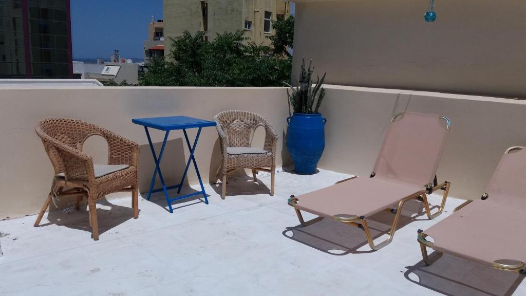 Heraklion Youth Hostel — Hotel in Crete Island