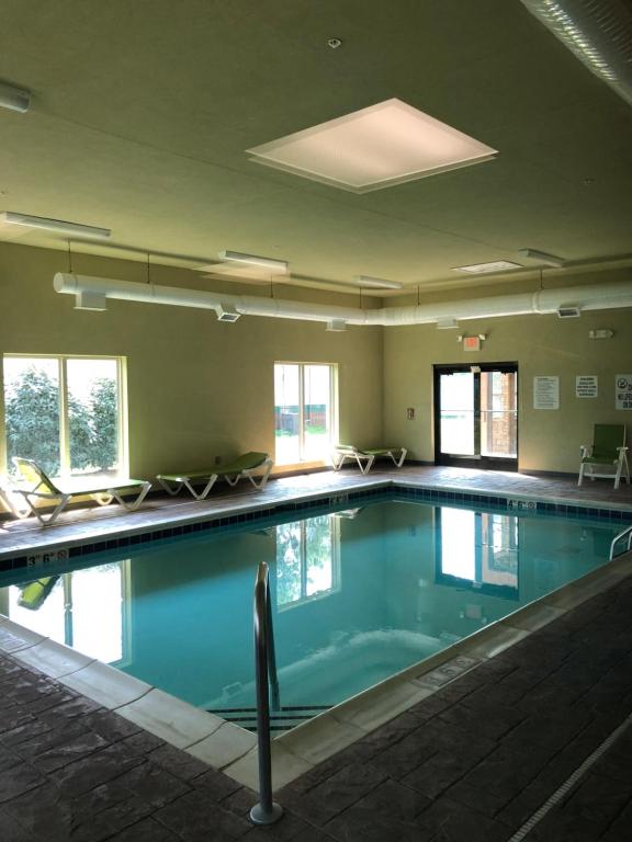 Countryview Inn & Suites photo