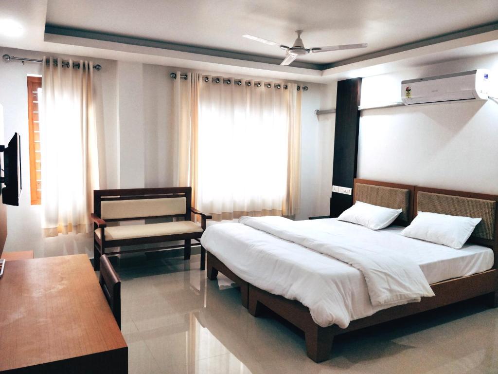 Prajapuri Hotel — Hotel in Trichur