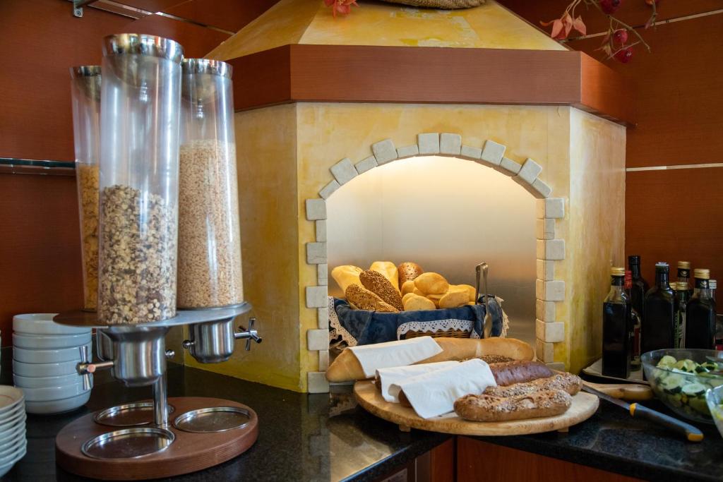 Hotel Elpiro — Restaurant & bars in Jesolo, Veneto