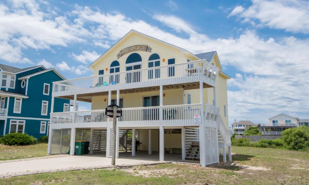 Carolina Moon, Corolla