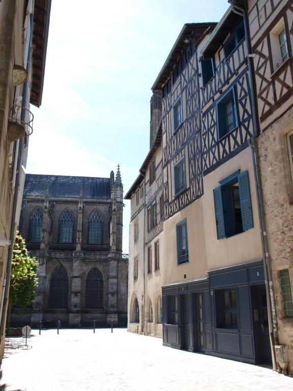 Appart face au mail — Hotel in Limoges