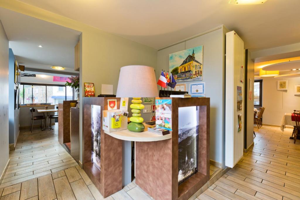 Logis Hotel De La Poste photo