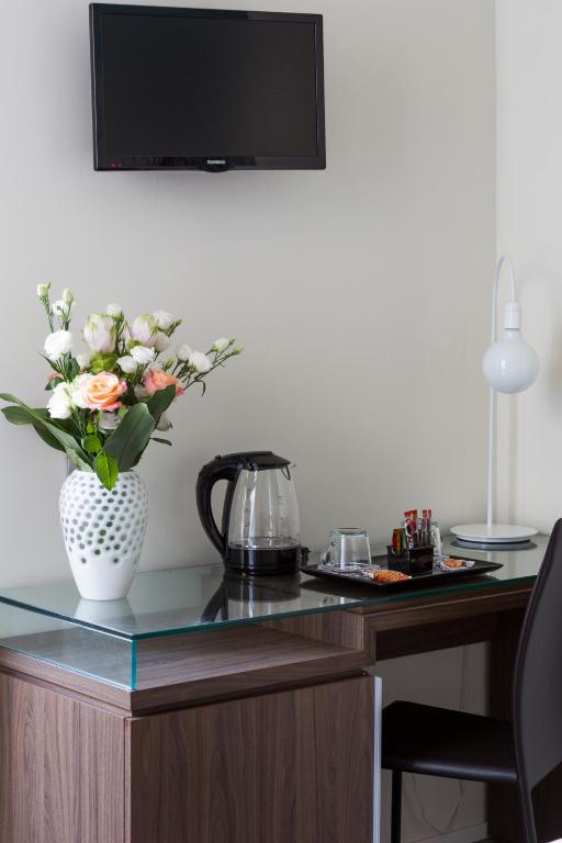 Rhome Suites - 4