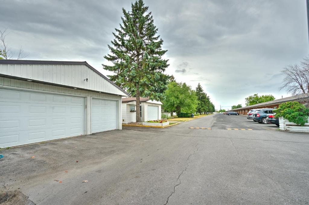 Motel R-100 photo