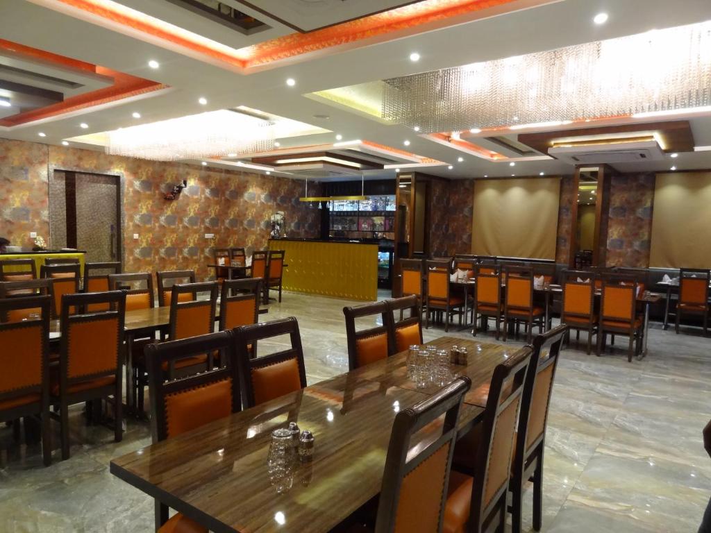 Hotel JM Vistaraa photo