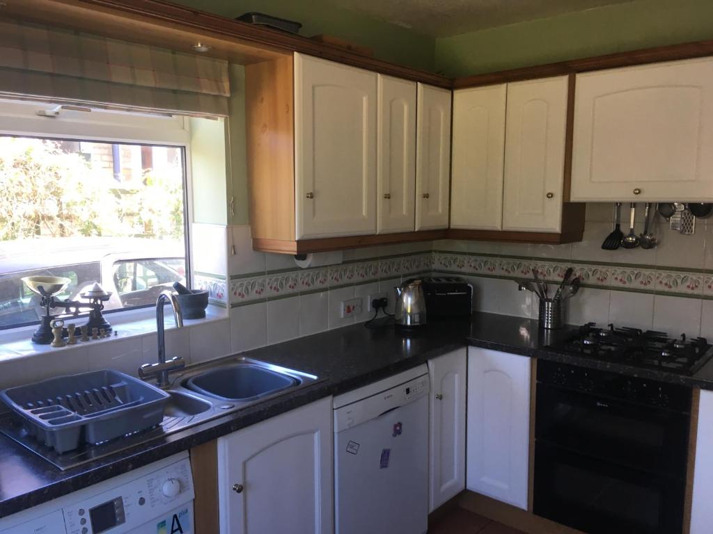 Spacious Bungalow, Marple photo 7