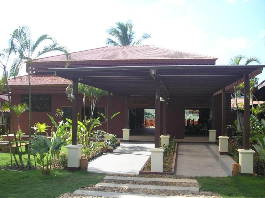Tamarind Grand Resort Mae Sariang photo