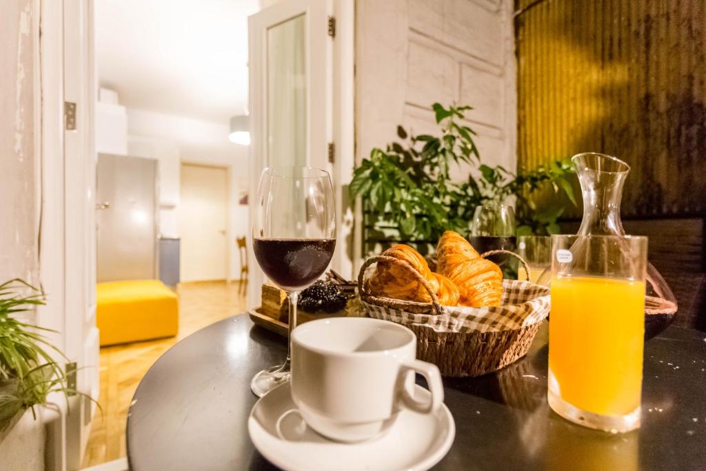 Luxury 3 BR apartment by Freedom square City Center photo